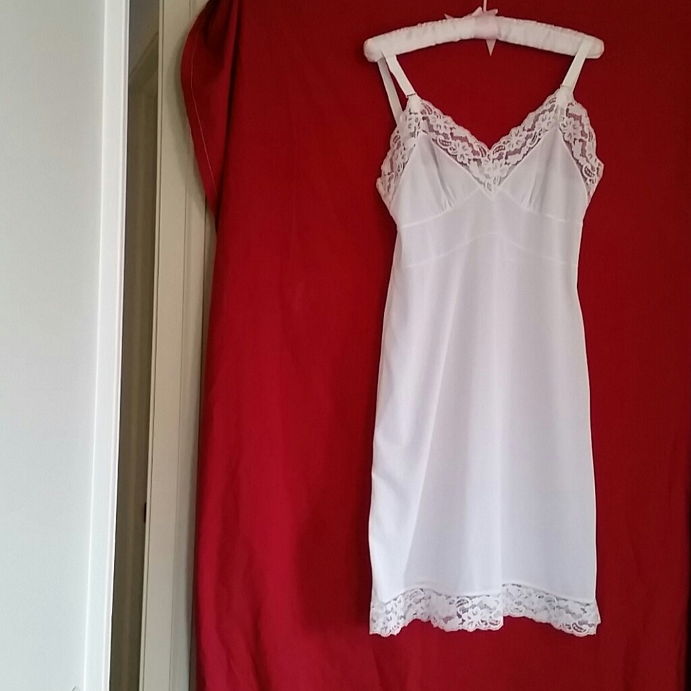 Vintage 1970’s White Lace Nylon Full Slip Midi Night Gown